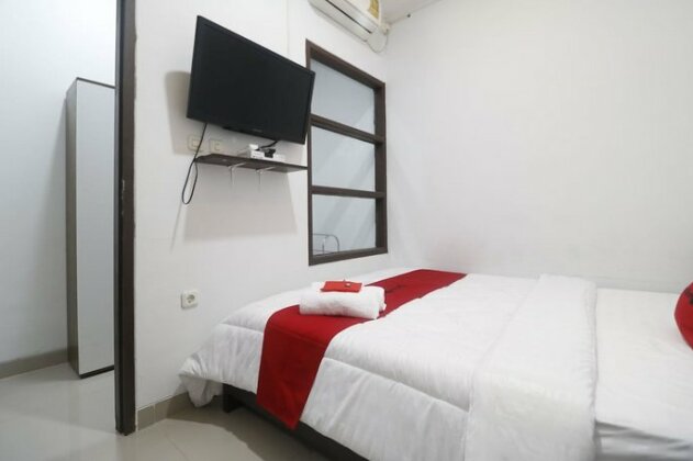 RedDoorz Syariah @ Limo Depok - Photo5