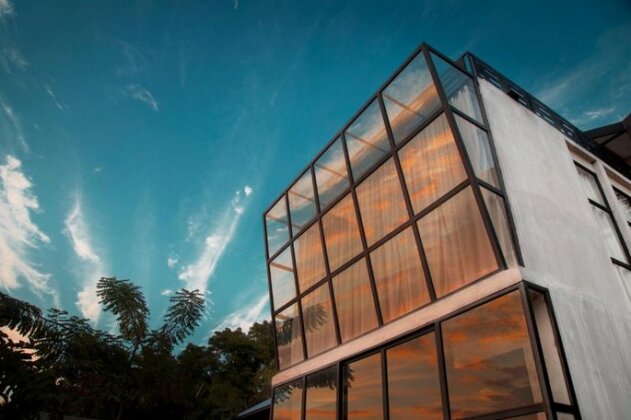 Flores Passport House