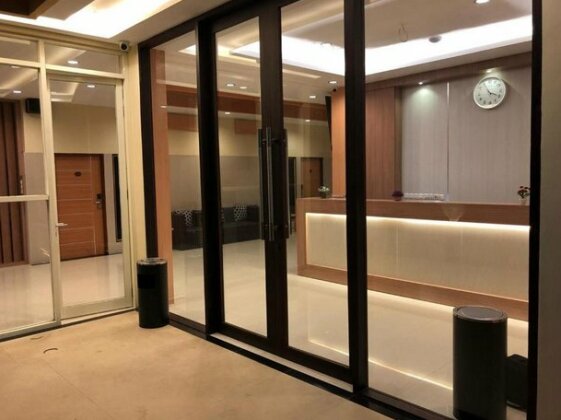 Lcr Hotel - Photo2