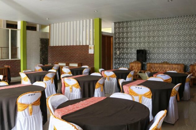 OYO 1722 Villa Ciparay Indah - Photo3