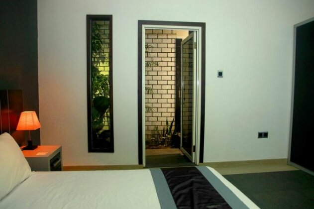 Rumah Putih Abu Abu - Photo3