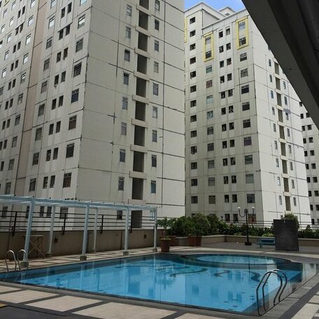 2br Grand Emerald Apartment By Travelio - Photo4