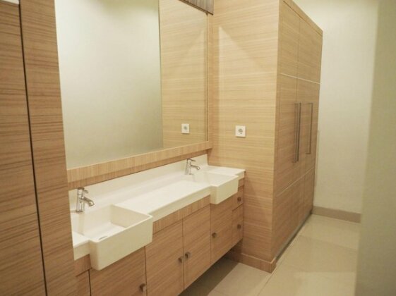 3br 2fl Townhouse With Pool - Photo4