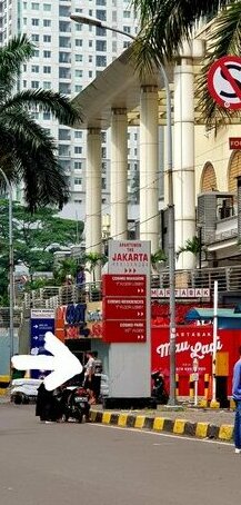 3br Apt Near Shopping Malls In Central Jakarta