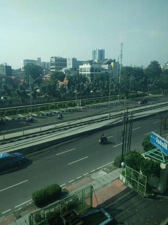 Alpine Hotel Jakarta - Photo2