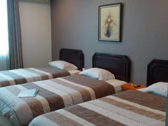 Alpine Hotel Jakarta - Photo4