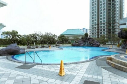 Best Price 3BR at Batavia Apartment By Travelio