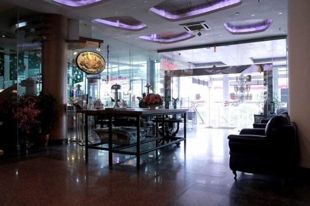 Capital O Business Hotel - Photo5