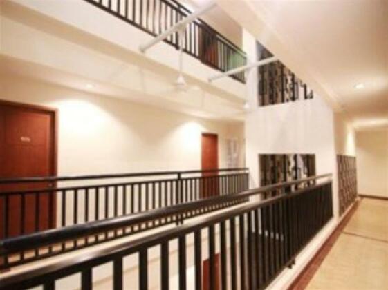 Cilandak Heights Hotel - Photo2