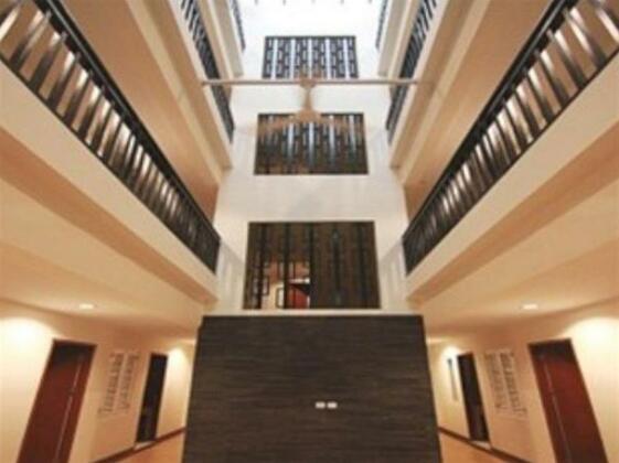 Cilandak Heights Hotel - Photo4