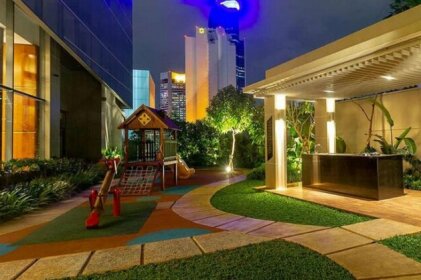 Classy 2BR Casa Domaine Apartment with Maid Room By Travelio
