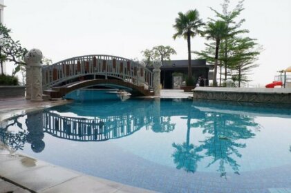Close to Pool Studio Apartment Sky Terrace at Daan Mogot Baru By Travelio