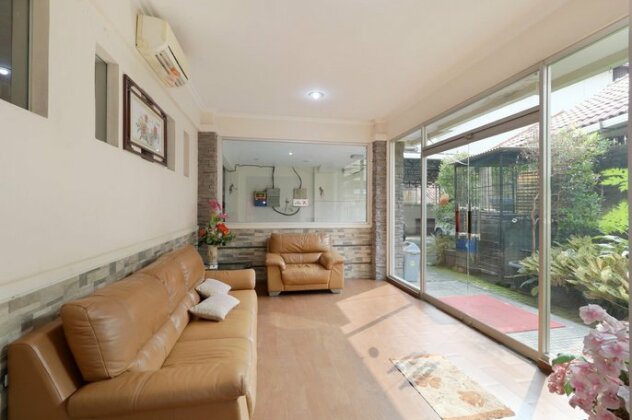 Clover Residence Near Mall Ambassador - Photo2