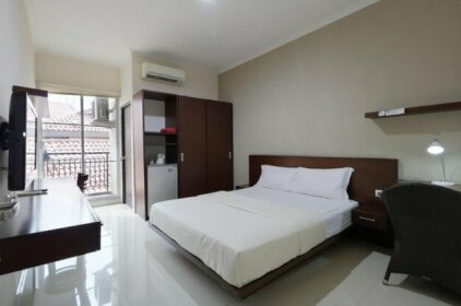 Clover Residence Near Mall Ambassador
