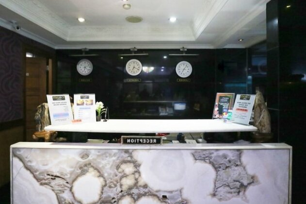 Coin's Hotel Jakarta - Photo4