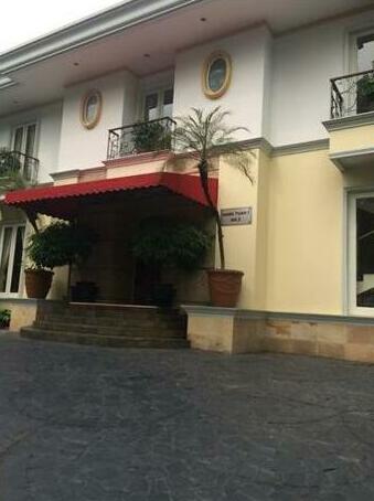 Colonnade Residences