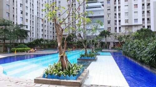 Comfy 2BR Green Bay Pluit Apartment By Travelio