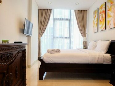 Comfy 2BR L'Avenue Apartment By Travelio
