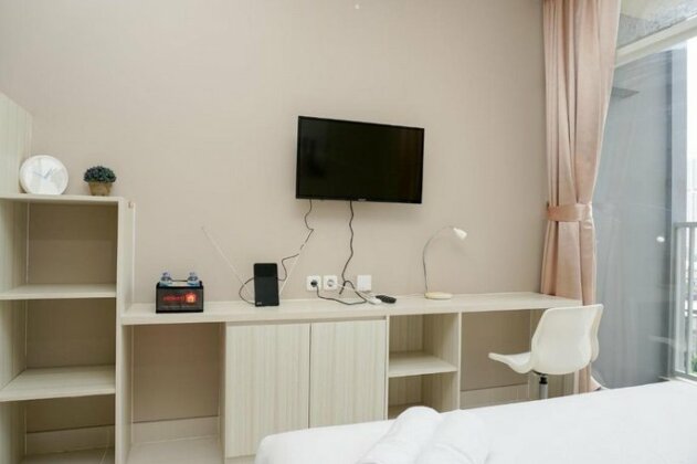 Comfy Studio Ciputra Internasional Apartment By Travelio - Photo4