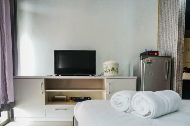 Comfy Studio Grand Kartini Apartment By Travelio - Photo4
