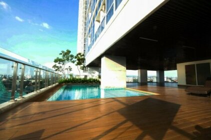Comfy Studio Room with City View at Menteng Park Apartment By Travelio