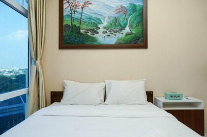 Deluxe and Comfortable 1BR Puri Mansion Apartment By Travelio