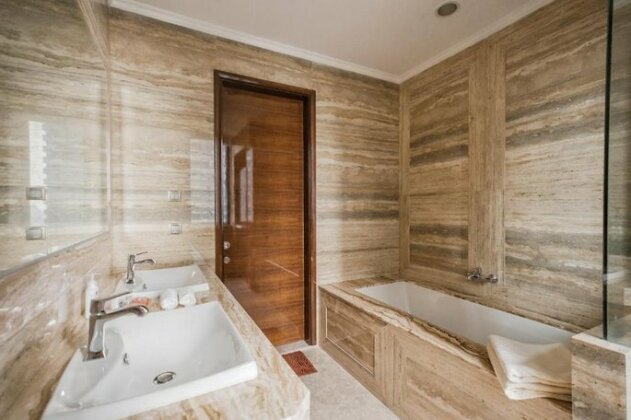 District 8 Luxurious and Spacious Apartment at SCBD / Senopati - Photo2