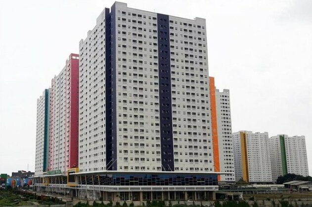 Easy Access to Mall Green Pramuka Apartment