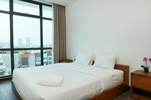 Elegant 1BR Veranda Residence @ Puri Apartment by Travelio - Photo2