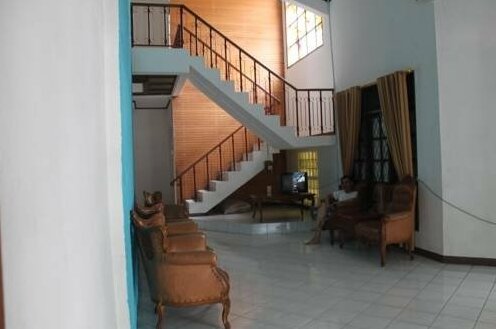 Elvia Guesthouse - Photo2