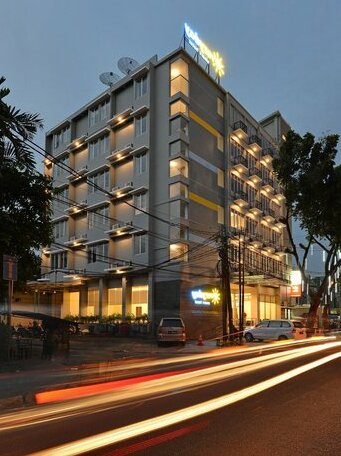 Everyday Smart Hotel Mayestik