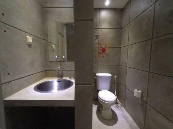 FLAT06 Minimalist Residence - Photo3