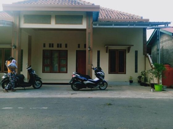 Happy Homestay Jakarta - Photo2
