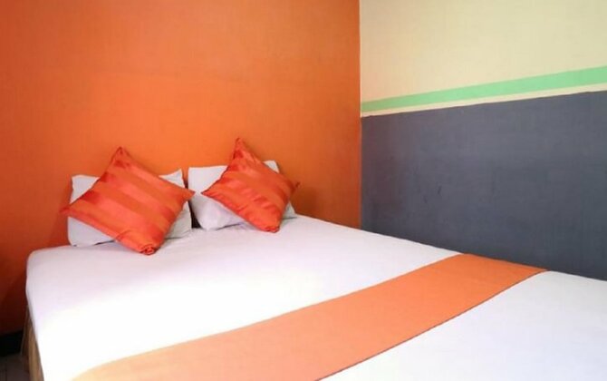 Hollywood Hotel Jakarta - Photo3