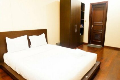 Homey 1BR The Bellezza Apartment By Travelio