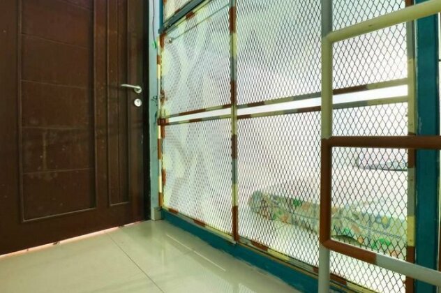 Kabin Kapsul Halte UI Depok - Photo2