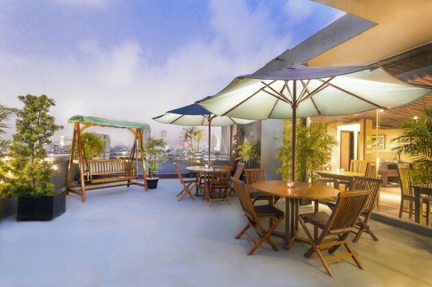 Lynt Hotel Jakarta - Photo2