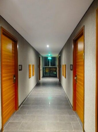 Maple Hotel Grogol - Photo2