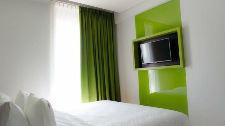 MaxOneHotels com at Pemuda - Photo5