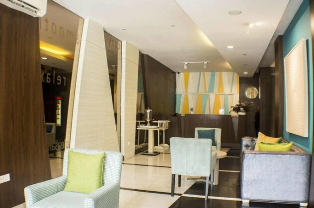 OYO 110 Feodora Hotel - Photo2