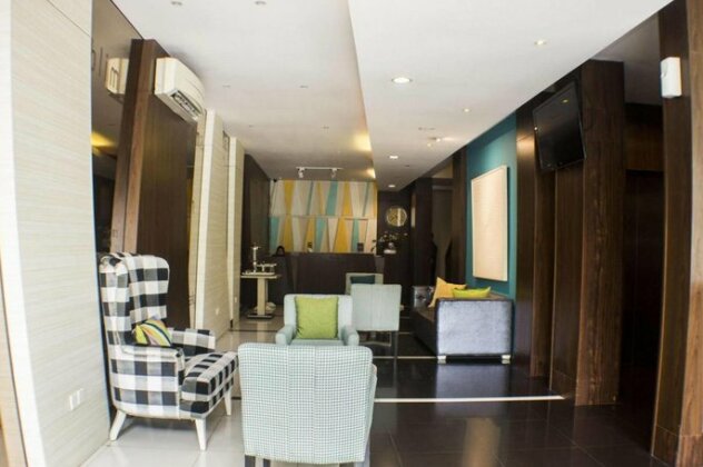 OYO 110 Feodora Hotel - Photo4