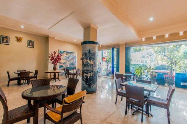 OYO 1229 DC Hotel Pramuka - Photo3
