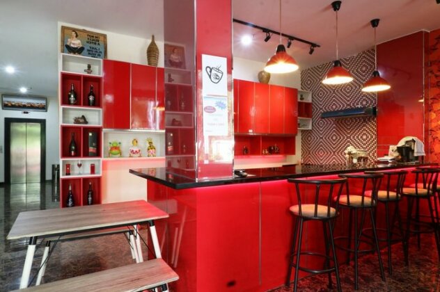 OYO 1737 Hotel Celvasha - Photo2