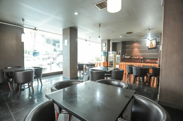 OYO 180 Hotel Mirah - Photo5
