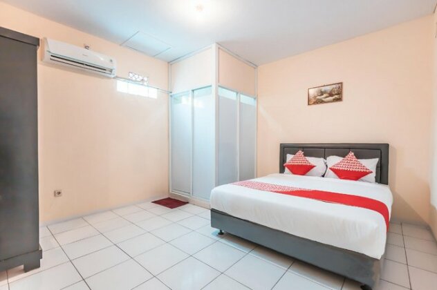 OYO 1868 J&b Room Pramuka - Photo2