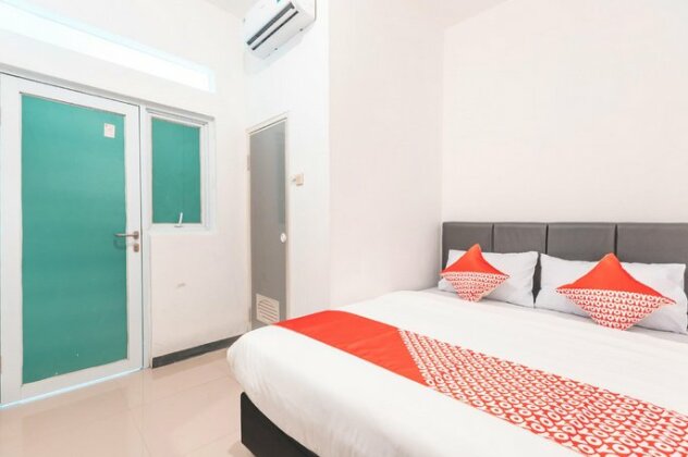 OYO 2223 J&b Room Utan Kayu - Photo2