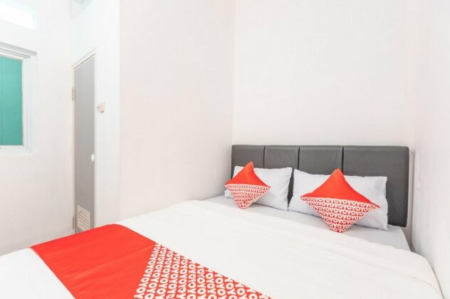 OYO 2223 J&b Room Utan Kayu - Photo3