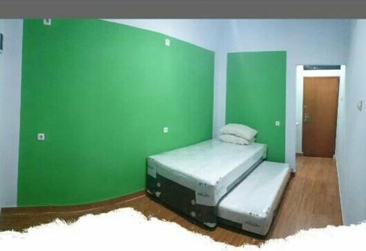 Penginapan Murah Jakarta Free Wifi Meruri Hostel - Photo5