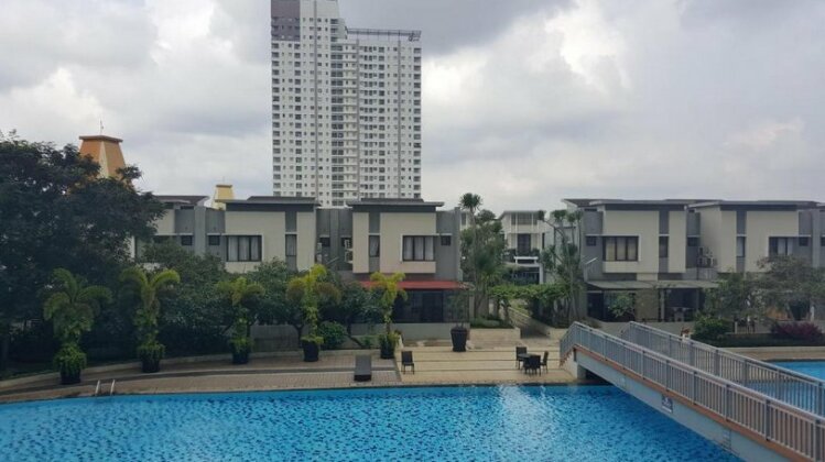 Pool View for Business & Shopping