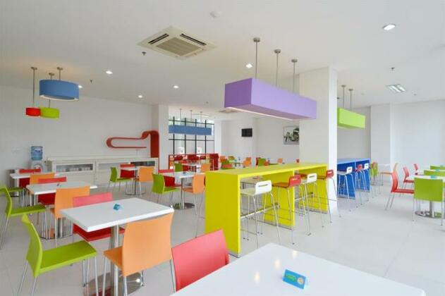 POP Hotel Airport Jakarta - Photo4